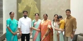 Telangana : సీఎం రేవంత్ రెడ్డికి రాఖీ కట్టిన కొండా సురేఖ Telangana CM Revanth Reddy with ministers Konda Surekha and Seethakka on Raksha Bandhan Image Title: